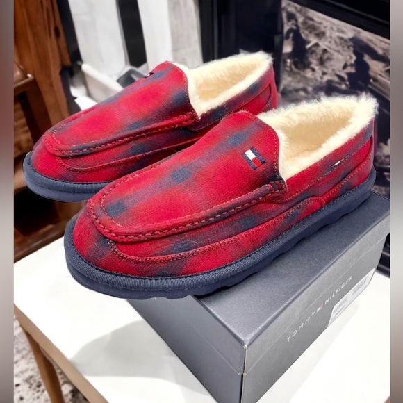 Tommy Hilfiger Slippers Mens Comfort Faux Fur Lined Mocassin Plaid Red Wicky New - Picture 2 of 11